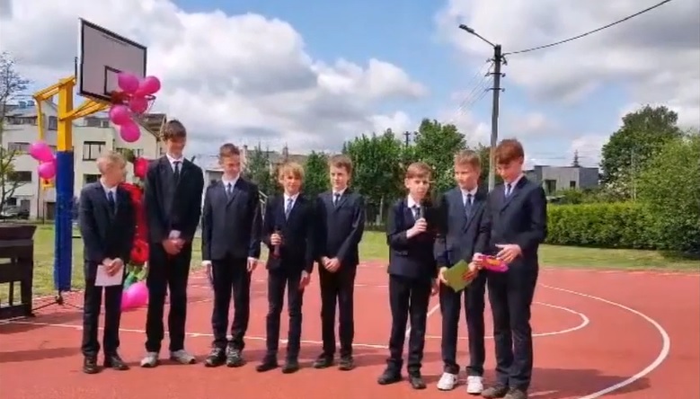 2023 birželio 1d. IB ir 5E kl. moksleiviai dalyvavo socialiniame projekte ,,Mes skirtingi, bet vienas kitam reikalingi