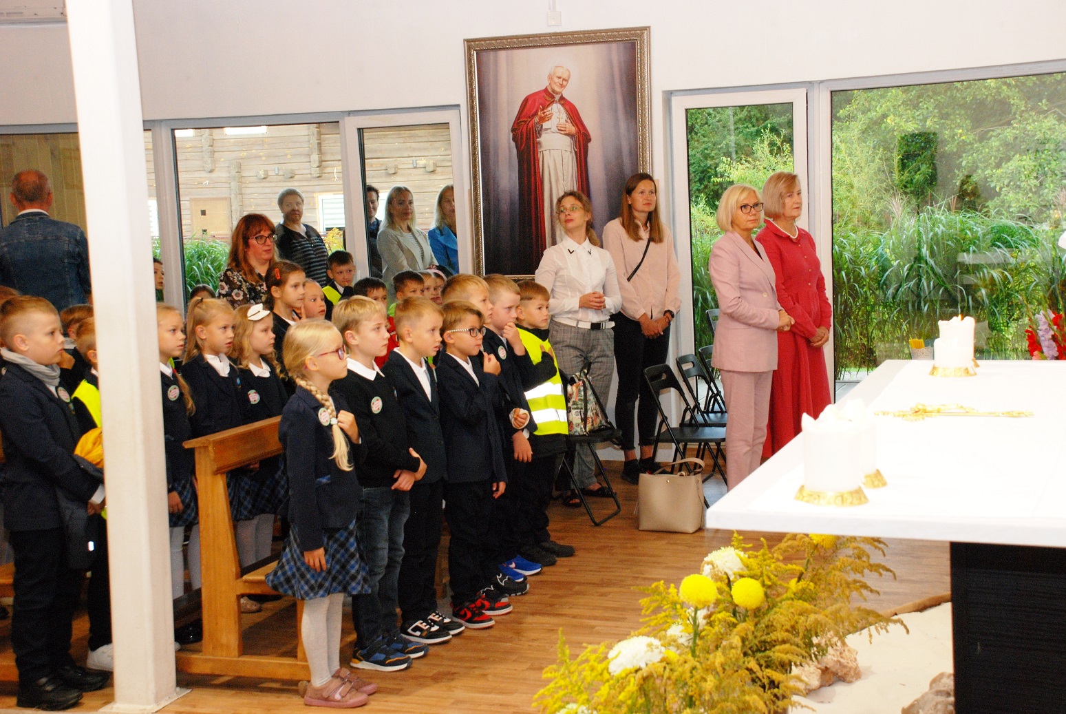 Gimnazijos bendruomenė rugsėjo 4 d. tradiciškai mokslo metus pradėjo malda - šv. Mišiomis