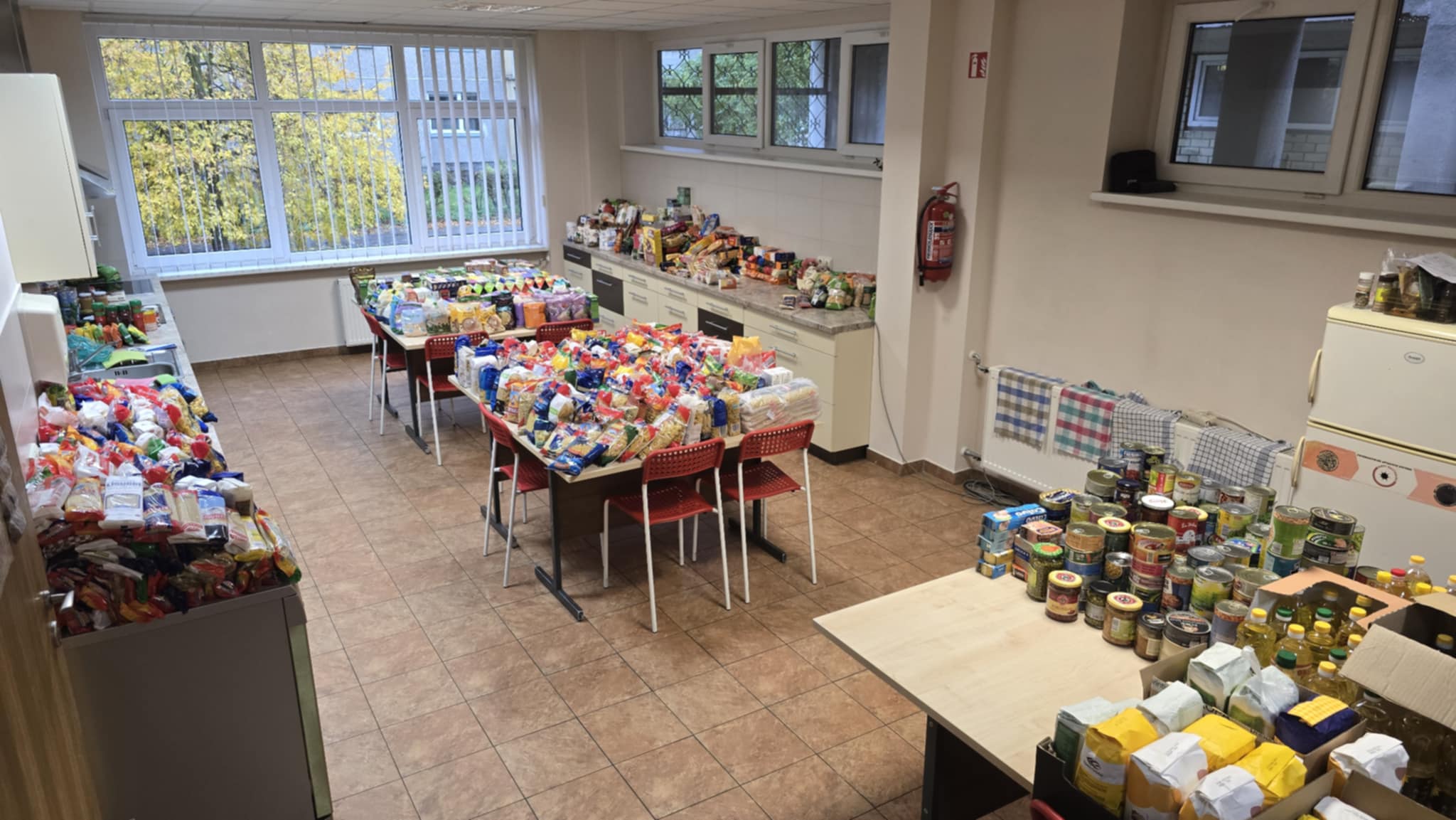 Nuoširdžiai dėkojame visai Kauno Jono Pauliaus II gimnazijos bendruomenei už aktyvų dalyvavimą „Maisto banko“ akcijoje!